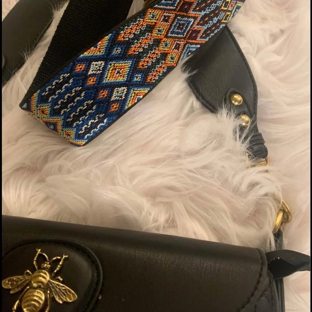 Black crossbody purse with detachable strap - Picture 5 of 5
